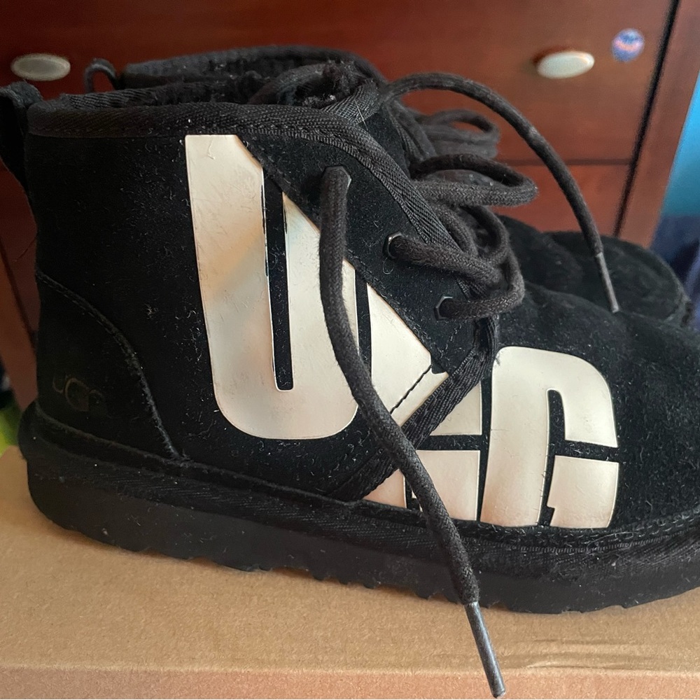 Uggs - Picture 4 of 7